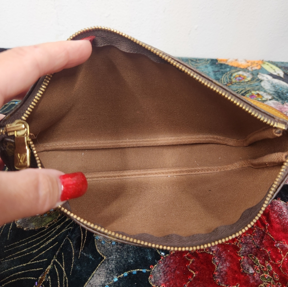 Louis Vuitton Pochette - Picture 10 of 14